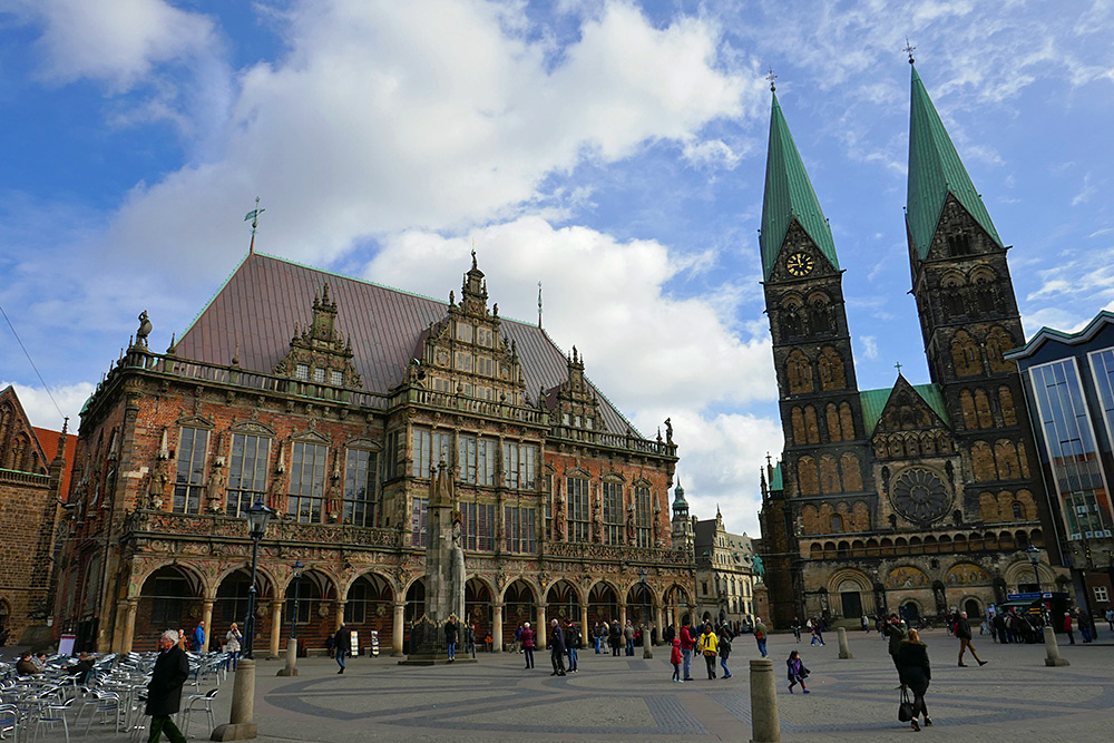 Picture of the Bremer Rathaus (town hall) and Bremer Dom (cathedral)